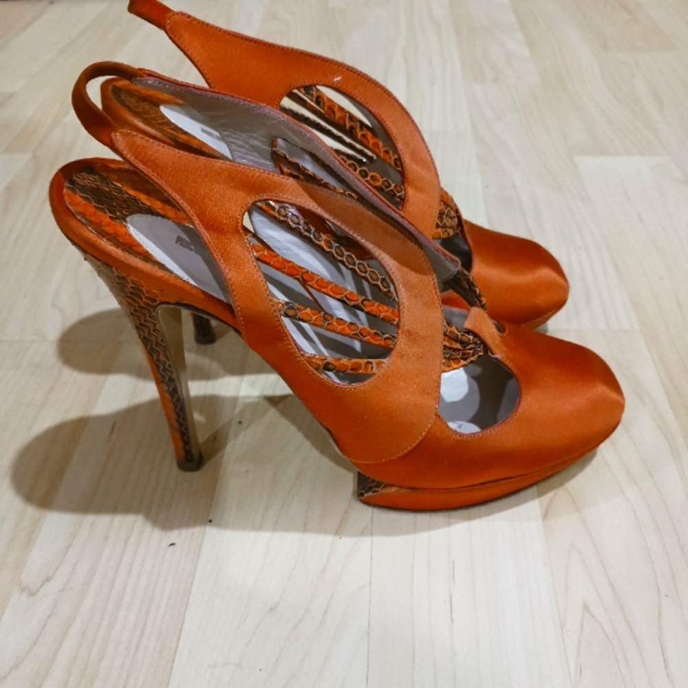 Shoes - Picture 2 of 4